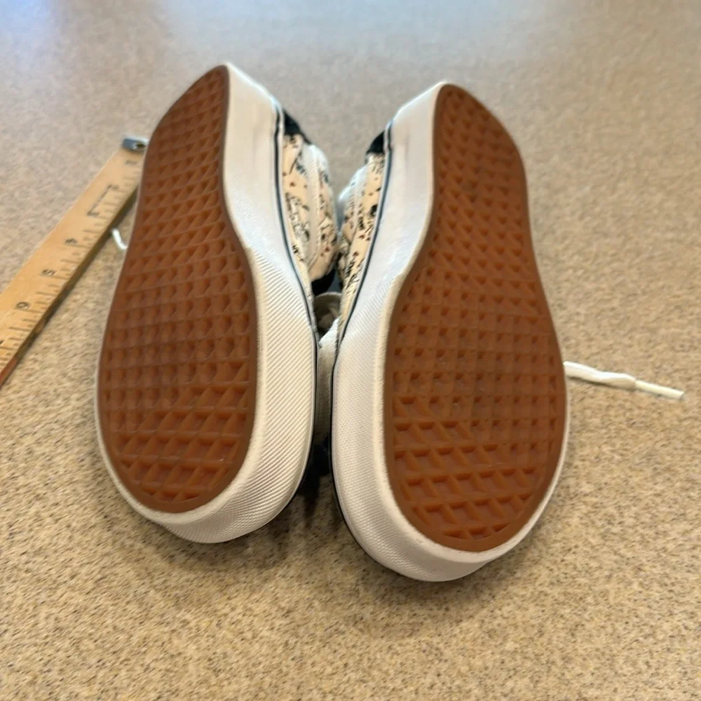 Vans lace up sneakers w/peanutsgang&hearts offwhite/blck/white/redheart  7W/5.5M - Picture 8 of 8